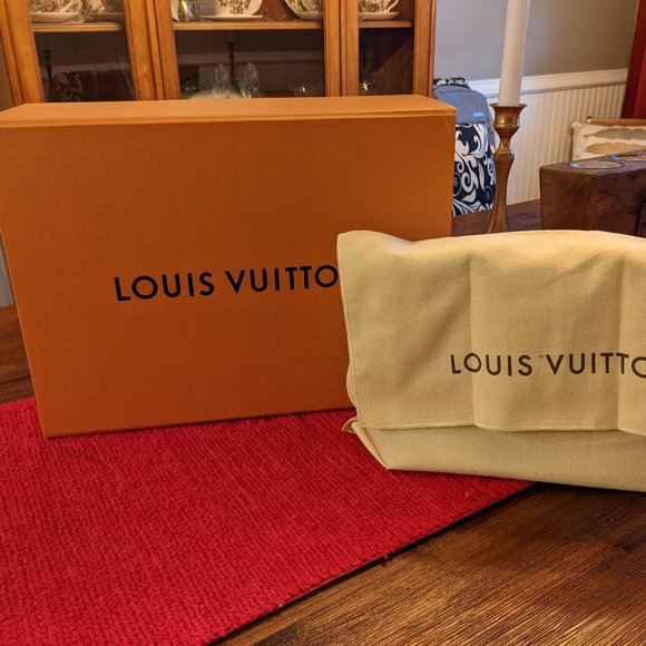 Louis Vuitton Monogram Vernis Reade PM in Brown - Picture 11 of 16